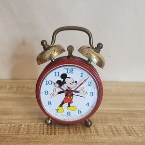 Vintage Bradley Mickey Mouse alarm clock. 